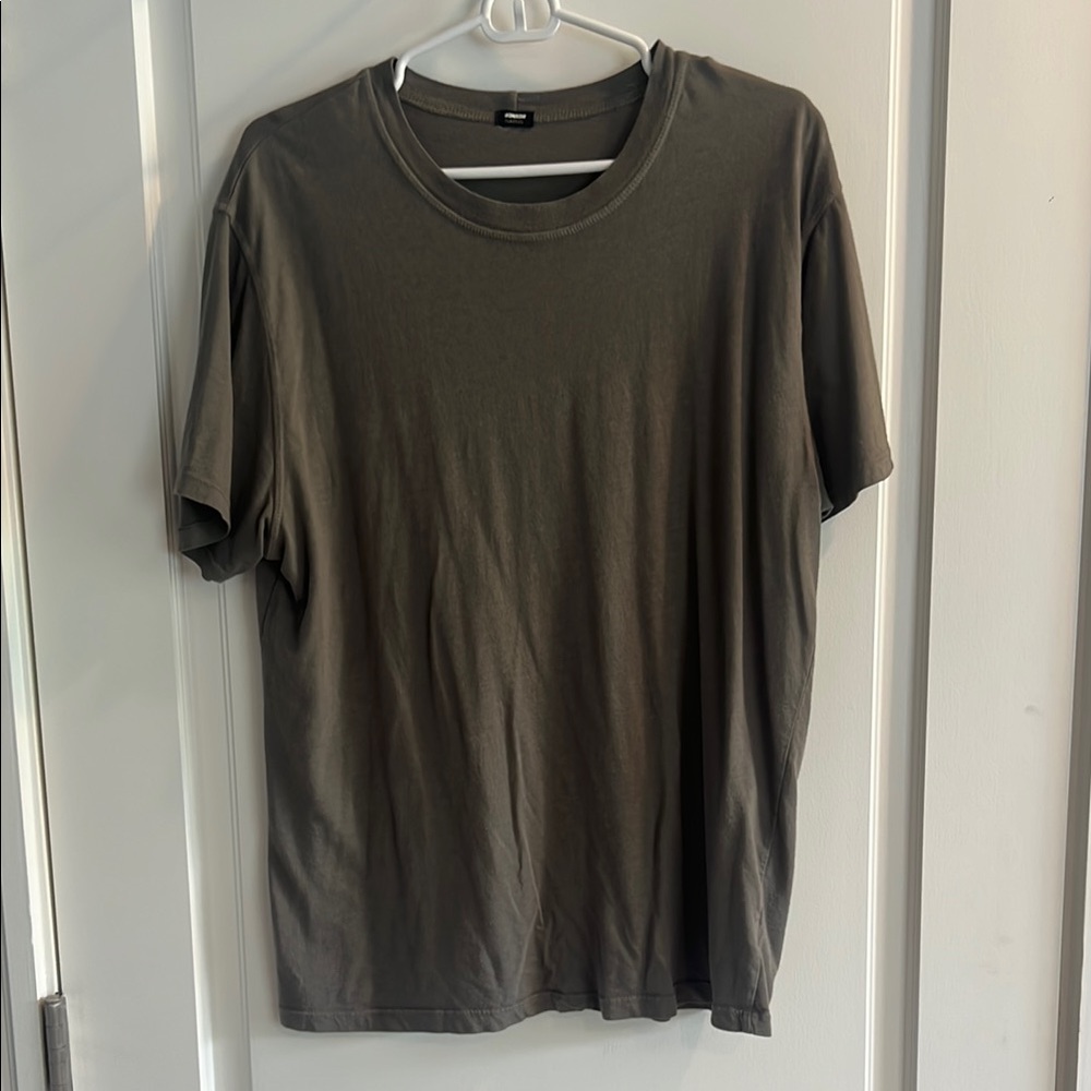 Classic Men's Gray T-Shirt
